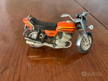 Kawasaki 750 modellino