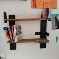 Scaffale a muro di legno