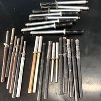 Tasselli a scomparsa per ripiani