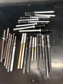 Tasselli a scomparsa per ripiani