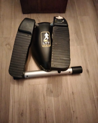 Stepper per l'attività fisica da casa