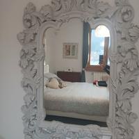 Specchio intarsiato a mano