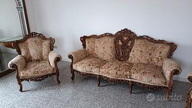 Divano e poltrone antichi