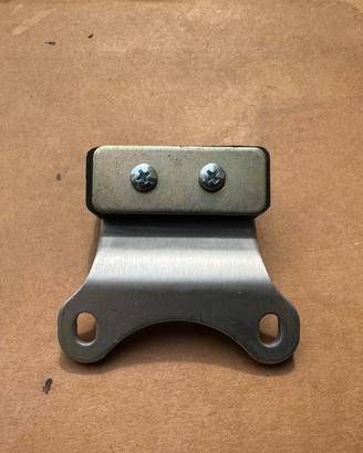 Staffa di fissaggio serbatoio moto YZF R6 99-02