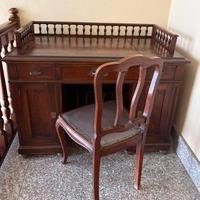ANTICO SCRITTOIO IN NOCE CON SEDIA