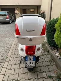 Piaggio Vespa 300 GTS - 2011