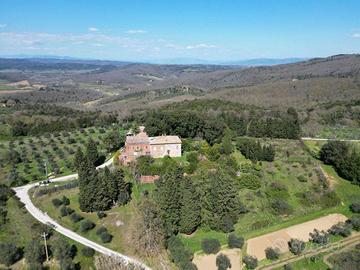 Rustico / Casale di 1500 m² con più di 5 locali e 