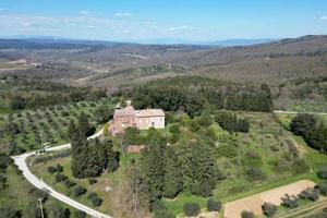 Rustico / Casale di 1500 m² con più di 5 locali e 
