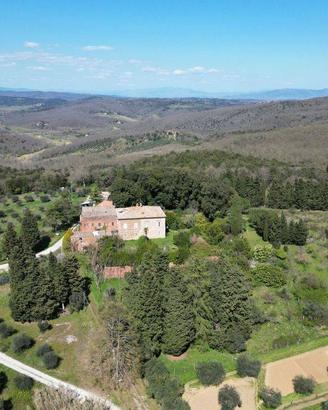Rustico / Casale di 1500 m² con più di 5 locali e 