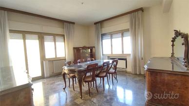 CHIARAVALLE, appartamento con 3 camere in Centro