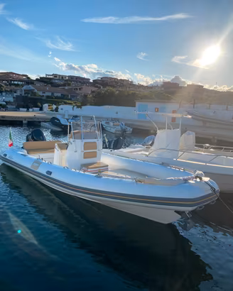 Gommone Flyer 7.50  Motorizzato Suzuki 250hp