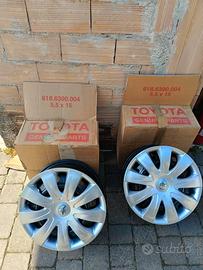 n 2 borchie Toyota + 2 cerchi 5,5 x 15 nuovi