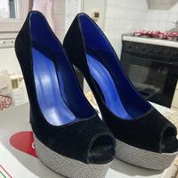 Tacchi neri con plateau