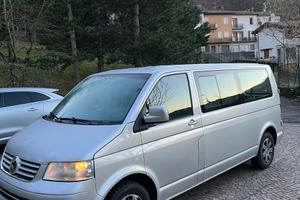 VW T5 Caravelle 9 posti