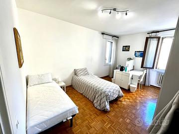 Stanza in pieno centro da subito per ragazze