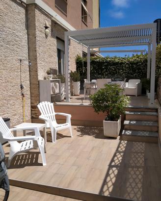 Bilocale 10 MT dal mare, giardino e posto auto