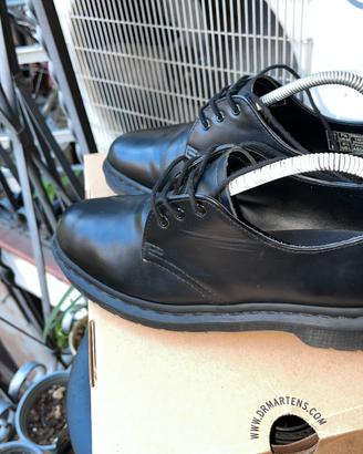 stivali Dr. Martens 1461 Smooth Mono neri.