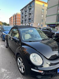 VOLKSWAGEN New Beetle (2006; 75,000 km; full opt)