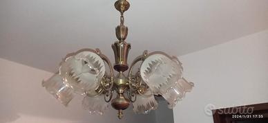 lampadario in ottone e vetro decorato anni 50