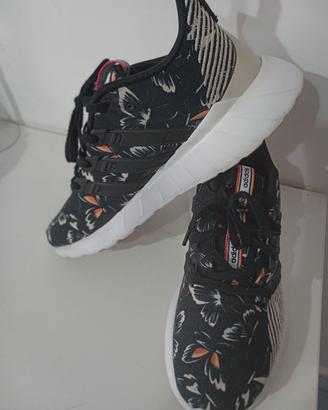 scarpe sportive Adidas 