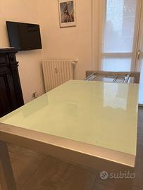 Tavolo in vetro allungabile