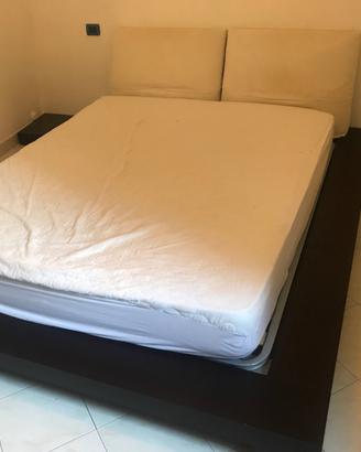 Letto in legno massello, materasso e cassettiera