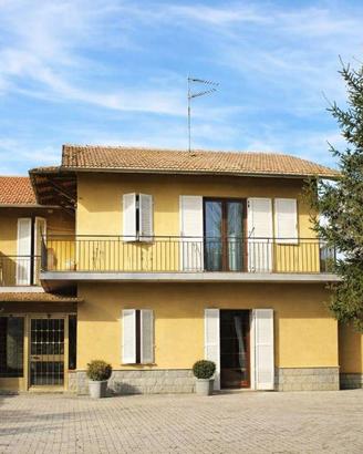 Villa di 200 m² con più di 5 locali e box auto dop