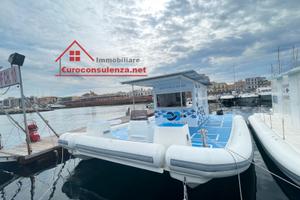 Ristorante galleggiante sul mare