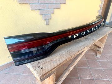 Porsche Macan Luci posteriori portellone 95B945208