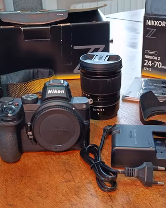 Nikon Z5 + Nikkor Z 24-70 f/4 S – Kit full frame