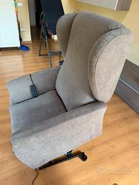 poltrona alzapersone elettrica antiribaltamento