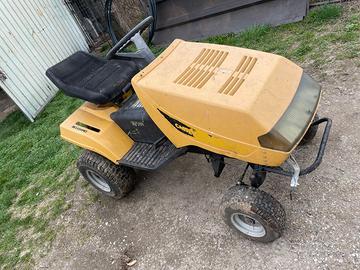 TRattorino rasaerba da traino