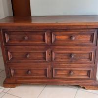 vecchio cassettone di massello