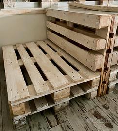 Divanetti in pallet  con cuscini