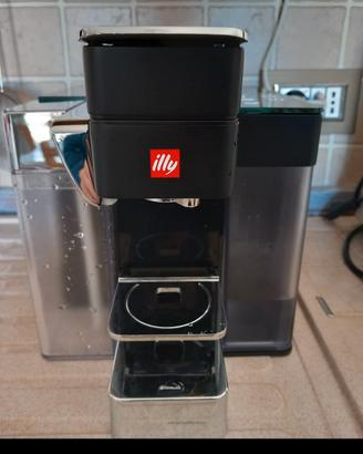 macchinetta Illy Y5 caffè e cappuccino