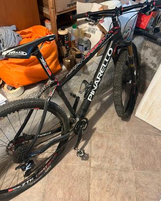 Bici da mountain bike pinarello dogma xc