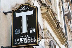 TABACCHERIA IN CENTRO PAESE