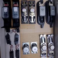 Piccoli altoparlanti rotondi ed elittici