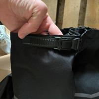 Pantaloni Alpinestars, marsupio da gamba acerbis