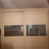 Camera da letto compresa di lampadario