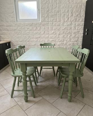 Set legno rustico: tavolo, 6 sedie e divano letto