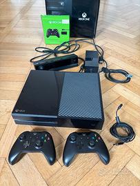 Xbox One Day One Edition + Kinect + 2 Controller