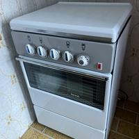Cucina con forno elettrica