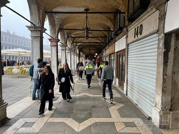NEGOZIO A VENEZIA