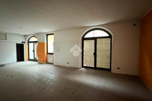 NEGOZIO A OGGIONO