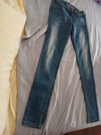 jeans e maglietta Adidas