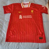 completo Liverpool maglietta e pantaloncini 