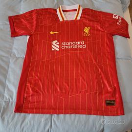 completo Liverpool maglietta e pantaloncini 