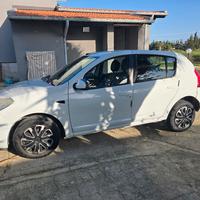 Dacia sandero adatta anche a neopatentati