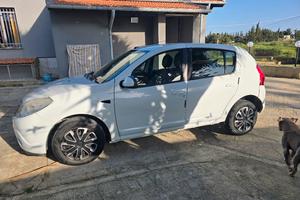 Dacia sandero adatta anche a neopatentati